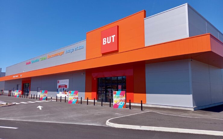 Avec ce second magasin sur le département, But renforce sa présence dans les Alpes-de-Haute-Provence, consolide son maillage dans la région Provence-Alpes-Côte d’Azur (déjà 12 magasins) et marque sa volonté d’être toujours plus accessible sur l’ensemble du territoire, avec « un magasin à moins de 20 minutes pour 80 % des Français ».