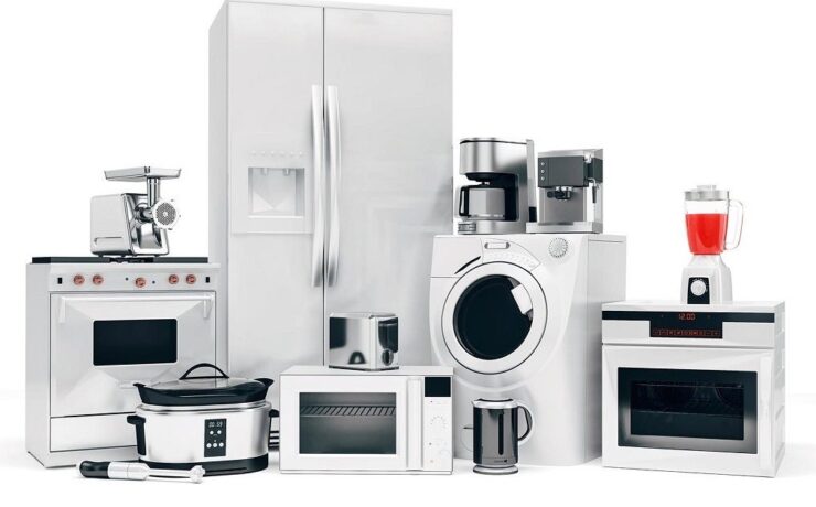 En France, les grands univers des biens d’équipement de la maison étudiés par GfK (-6,5 % en euros, pour une valeur totale de 9,8 milliards d’euros), présentent des orientations contrastées, avec notamment l’électronique grand public/photo à -10,8 %, pour 1,8 milliards d’euros), le PEM à -8,6 % (pour 1,9 milliards d’euros) et le GEM à +0,1 % (pour 2,9 milliards d’euros).