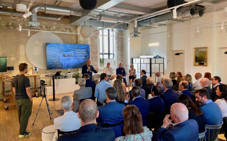 La nouvelle griffe transversale de l’APL veut jouer le rôle d’un authentique “coach” auprès du grand public : il est un expert qui aime partager son expérience et ses connaissances ; il est toujours disponible et à l’écoute ; bienveillant et attentif, il accompagne chacun selon ses besoins ; didactique, il sait parler avec simplicité et donne envie d’aller plus loin.