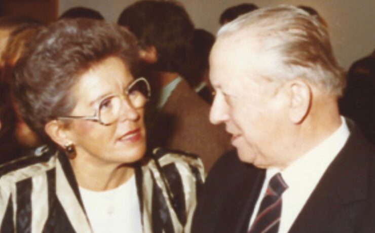 Engagée depuis la fin des années 60 aux cotés de son mari, Karl Leitzgen, dans la relance de l’entreprise de maçonnerie, puis de fabrication de buffets, créée en 1934 par son père, Hubert Schmidt, elle a ensuite participé à sa réorientation dans la fabrication de cuisines. Devenue dirigeante de l’entreprise au décès de son époux en 1995, elle a pris une part active au développement national, puis international, des enseignes Schmidt et Cuisinella.