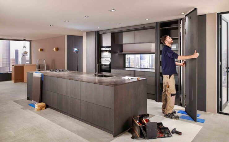 Sans bien sûr négliger la présentation de ses produits phares du moment (le nouveau tiroir métallique “Merivobox” ; “Revego”, les nouveaux systèmes Pocket de la marque ; et le système Box “Légrabox”, toujours plus personnalisable), l’Autrichien a profité de ce rendez-vous international pour mettre en exergue les services qu’il destine à ses clients et partenaires de l’industrie de l’ameublement.