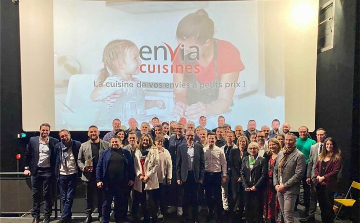 Cette belle évolution est également portée par l’expansion constante du réseau (Envia Cuisines se développe en licence de marque), notamment avec l’ouverture de nouveaux magasins à Quetigny (21), Saint-Mitre-les-Remparts (13), Coignières (78) et Saint-Brieuc (22).