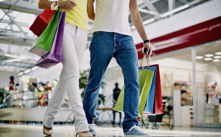 Procos avertit que « le début d’octobre s’avère préoccupant, car la pénurie de carburants impacte la fréquentation des points de vente dès à présent, à -20 % dans les centres commerciaux de périphérie, touchés par les difficultés de mobilité ».