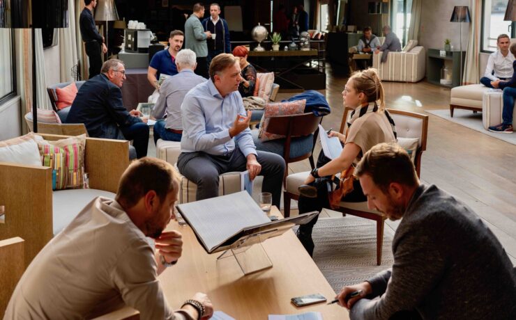 Sur les trois dernières années et les 27 personnes formées, 24 ont décroché leur diplôme ; soit un taux de réussite de 89 %. « Tous les “apprenants” conviennent que cet apprentissage leur a ouvert les yeux et l’esprit, sur ce métier à la fois complet et passionnant », affirme la direction de l’enseigne du groupe Fournier.