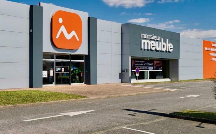 La bannière du groupement coopératif UCEM est la première enseigne présente dans les différents segments de l’ameublement (salon, salle à manger, meubles et literie) à être citée sans aucune aide et la quatrième derrière les généralistes Ikéa, Conforama et But.