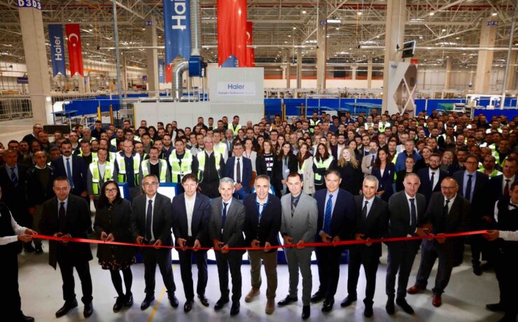 Cette nouvelle usine est située au sein du nouveau campus de production “Green Field” de Haier, en Turquie, dans lequel la société a énormément investi au cours des deux dernières années, notamment avec l'ouverture d'une plate-forme de sèche-linge en 2021.