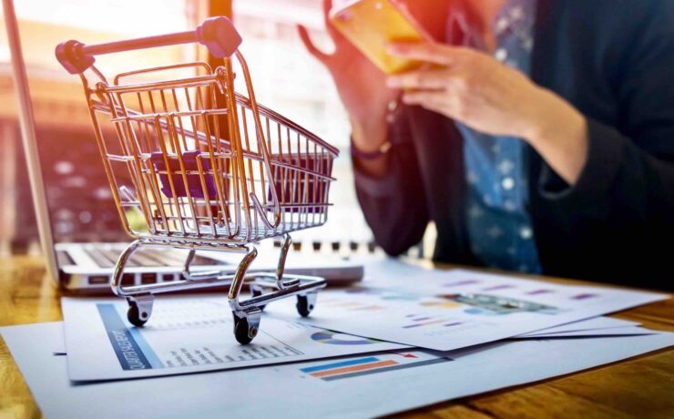 Dans un communiqué de presse commun, l’Alliance du Commerce, la Fédération française de la franchise et Procos (Fédération pour la promotion du commerce spécialisé), demandent aux bailleurs de plafonner l’indexation des loyers commerciaux à un maximum de +3,5 % en 2023.