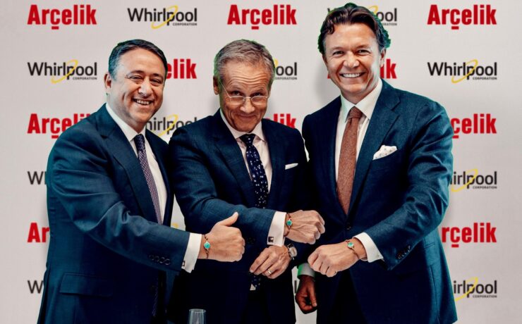 L'accord signé le 17 janvier dernier inclut les trente-huit filiales européennes et les neuf sites de production de Whirlpool (situés en Italie, en Pologne, en Slovaquie et au Royaume-Uni), ainsi que les deux sites industriels d'Arçelik en Roumanie et vingt-cinq filiales européennes. Soit, au total, une capacité de production d'environ 24 millions de produits blancs par an !