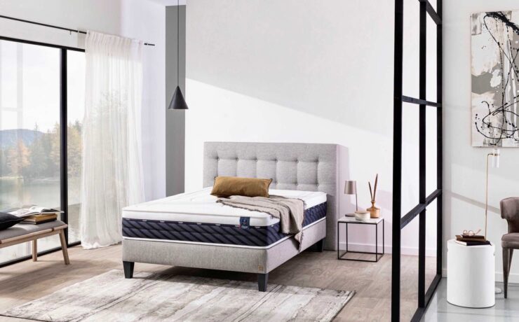 Pour le groupe Thiriez, la vedette de l’édition 2022 du salon EspritMeuble restera “Avenir”, première collection de matelas éco-conçus commercialisée avec une étiquette affichant l’impact environnemental, nouvelle approche issue des lois Grenelle 1 et 2, visant à permettre au consommateur de choisir des produits selon des performances environnementales quantifiées et multicritères.