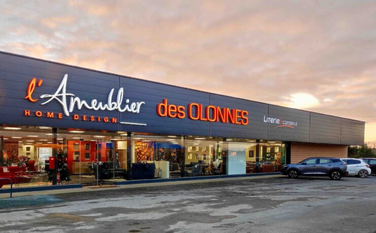 À la clé de cette refonte majeure, notamment : des espaces chaleureux, au sein desquels les dernières collections sont présentées avec un effort tout particulier porté sur la décoration et la mise en ambiance.