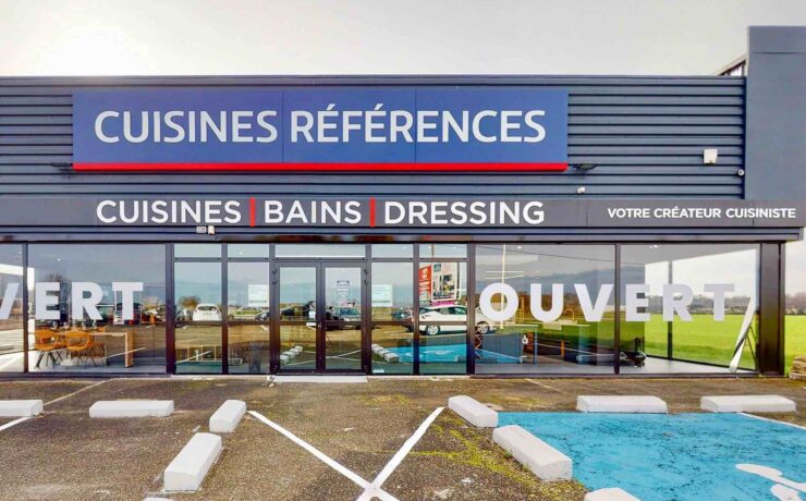 Mettre aussi l’accent sur les buffets, meubles TV, meubles de salle à manger, rangements, dressings et autres salles de bains : une démarche en adéquation avec l’évolution récente du concept magasin de l’enseigne Cuisines Références, qui s’appuie désormais sur l’idée d’un “Magasin Maison”.