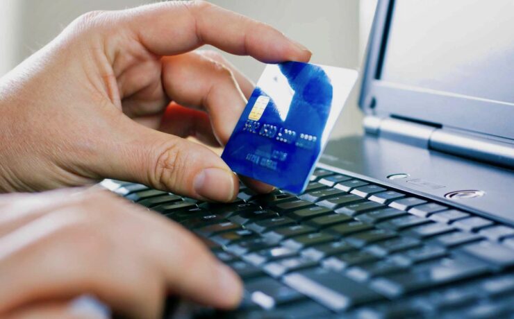 Pour l’ensemble de l’année 2022, le e-commerce conserve une croissance globale dynamique, en dépit du recul de la vente des produits, en particulier au premier semestre. Ce ralentissement, lié à un effet de base post-Covid, a en effet été compensé par la progression significative des ventes de services.