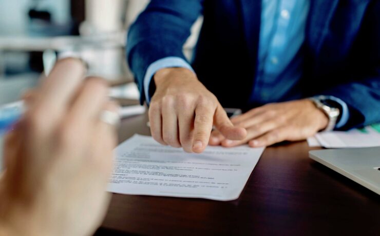 Six fédérations de commerçants demandent à la fois la prolongation du dispositif de plafonnement de l’indexation des loyers commerciaux à +3,5 % et son extension à l’ensemble des baux indexés à l’indice des loyers commerciaux (ILC), quelle que soit la taille ou la nature de l’exploitant.