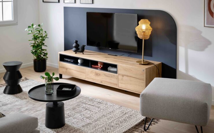 Pour Schmidt, cette nouvelle catégorie de produits répond également à une logique de “cross selling” sur la clientèle existante : les nouveaux outils de vente e-commerce viennent en complément de l’offre “sur mesure” déjà disponible en magasin ; tandis que le configurateur en ligne permet aux consommateurs venus en boutique de compléter leur achat avec un meuble supplémentaire.