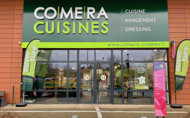 Entre décembre 2022 et février dernier, l’enseigne labellisée “Origine France Garantie” développée par le groupe CDI (Cuisines Design Industries) a ouvert trois nouveaux points de vente. Deux en Normandie. Un dans l’Aveyron.