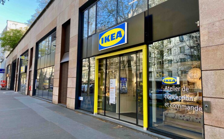 Le 13 avril dernier, Ikea a inauguré un “Atelier de conception et de commande” à Paris (12e). 740 m² dédiés à la planification des projets (cuisines, rangements, salle de bains…) et à l’accompagnement des clients dans la commande de l’assortiment de la marque. Clou du “spectacle” : une nouvelle expérience immersive. Meuble-Info y était.