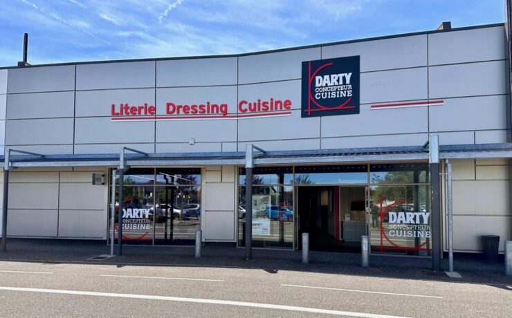 Associé à son neveu (Nicolas Roques) depuis plusieurs années, Jean-Charles Garnier a ouvert, avec ce “Darty Concepteur Cuisine” de Montauban (82), sa septième franchise, ceci six mois après l’ouverture du Darty de Figeac (46).