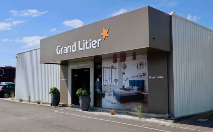 Imaginé par une styliste autour des notions (chères à l’enseigne depuis de nombreuses années) de bien-être, de confort et de sérénité, afin d’offrir au consommateur une expérience inédite et mémorable, ce nouveau concept va véritablement faire franchir un cap important à l’ensemble des magasins du réseau en matière de mise en scène, de valorisation des marques et de décoration.