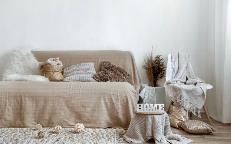 Même s’il s’en tire mieux que d’autres marchés de la maison, l’ameublement domestique, qui peine à maintenir ses ventes sur le premier trimestre, devrait encore pâtir des arbitrages des ménages. Selon l’IPEA, pour les mois à venir, le marché du meuble pourrait toutefois s’appuyer sur les transactions immobilières dans l’ancien, sur l’engouement des Français pour leur logement et sur la propension de nos concitoyens à considérer leur intérieur comme une valeur refuge en période de crise.