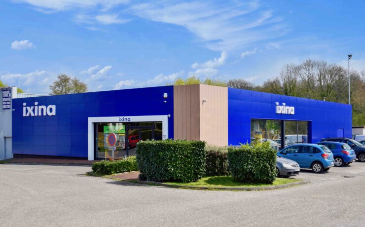 Déjà dirigeant de deux magasins sous l’enseigne développée par le groupe FBD, Rémi Richard a cette fois choisi de s’associer à Lucille Hannot, 38 ans et a jeté son dévolu sur Gisors, ville au riche patrimoine historique, située dans le département de l’Eure, où les deux professionnels ouvrent ensemble une nouvelle franchise Ixina.