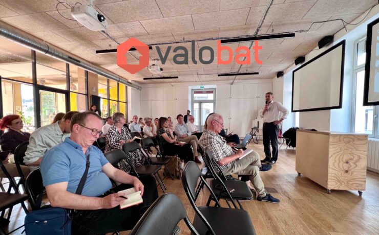 Valobat, l’éco-organisme agréé pour la REP (“Responsabilité Elargie du Producteur”) concernant les “Produits et Matériaux de Construction du Bâtiment” (PMCB), va prochainement déposer des demandes d’agrément afin d’opérer deux nouvelles filières : les “Articles de Bricolage et de Jardin” (REP “ABJ”) et les “Déchets d’Eléments d’Ameublement” (REP “DEA”).