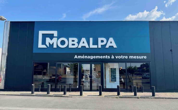 Les 17 mai et 1er juin derniers, l’enseigne du groupe Fournier a inauguré deux nouveaux points de vente, respectivement à Mérignac puis Bègles. Deux emplacements stratégiques, où la dernière mouture du concept Mobalpa entend bien faire des merveilles !