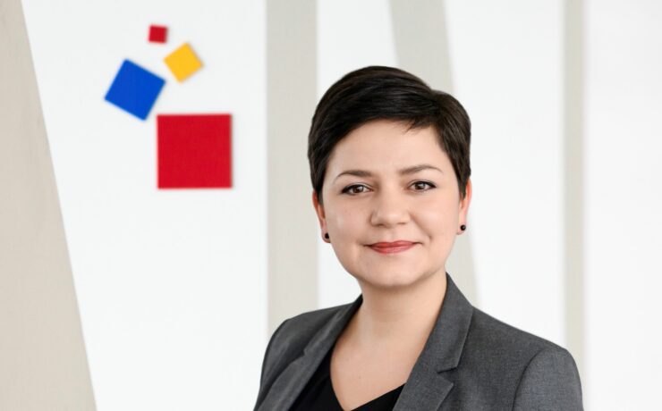 Margit Herberth dispose de plus de dix années d'expérience dans la vente en tant que “Senior Sales Manager” pour les salons internationaux de biens de consommation de Messe Frankfurt que sont “Beautyworld”, “Hair & Beauty” et “Christmasworld”.