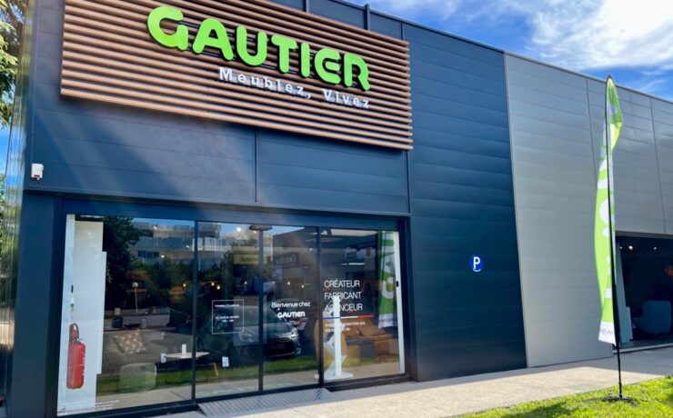Deux inaugurations en l’espace d’un mois, intervenues les 15 juillet et 16 août derniers : au cœur de l’été, le spécialiste vendéen du meuble “Made in France” a poursuivi son maillage du territoire. L’enseigne a réalisé 7 ouvertures en France depuis janvier.