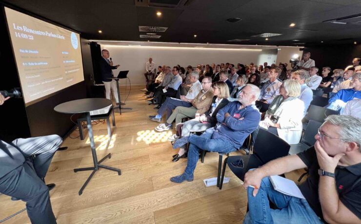 Le 14 septembre dernier, les “Troisièmes Rencontres de Parlons Literie” ont rassemblé les 50 membres du collectif et leurs invités, à Paris, au pied de la tour Eiffel. Un événement important pour la filière literie, une année presque jour pour jour après la relance de l'association. Compte-rendu.