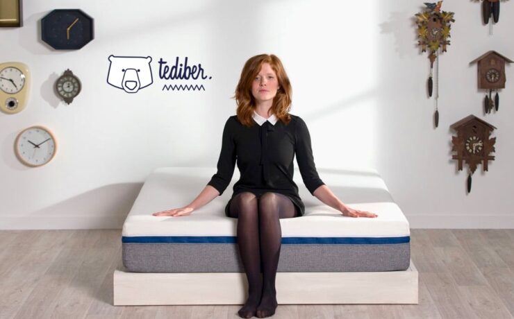 2023 a aussi marqué le début de la diversification de Tediber : sa gamme canapé, lancée en décembre 2022, qui aurait, nous dit-on, « effectué un excellent démarrage », permet à la marque de s'étendre au-delà de l'univers de la chambre, pour investir celui du salon.