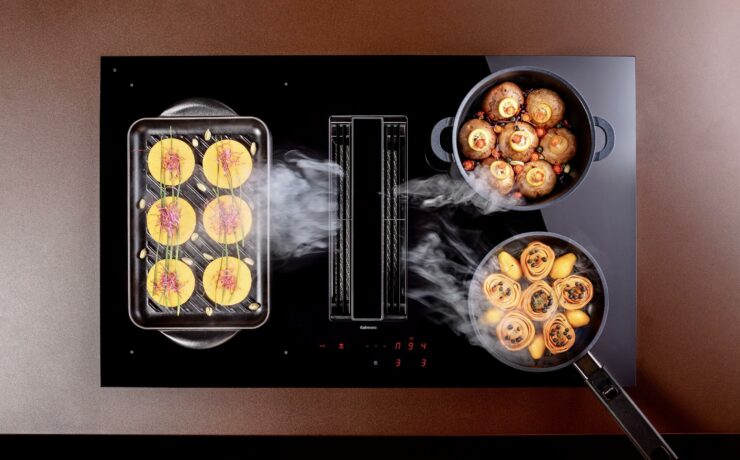 Avec 84 cm de longueur, les plaques aspirantes “Zero” et “Zero Easy” sont équipées d’un moteur “BrushLess”. Fidèle à sa volonté d’optimiser le confort de l’utilisateur, Falmec réduit encore le niveau sonore de ses hottes : 46 dB en puissance minimale, 64 dB en puissance maximale.