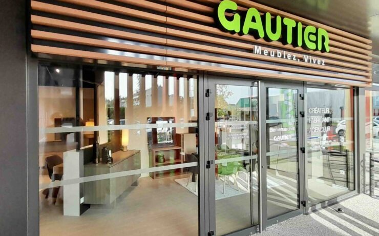 Abdelhak Hammouche, franchisé à la tête de cette nouvelle unité, a souhaité créer un “pôle habitat” en associant les enseignes Gautier et Darty Concepteur Cuisine. La surface de vente totale de cet ensemble s’élève à 630 m2 ; 340 m2 sont dédiés aux produits Gautier, tandis que 290 m2 accueillent le concept Darty.