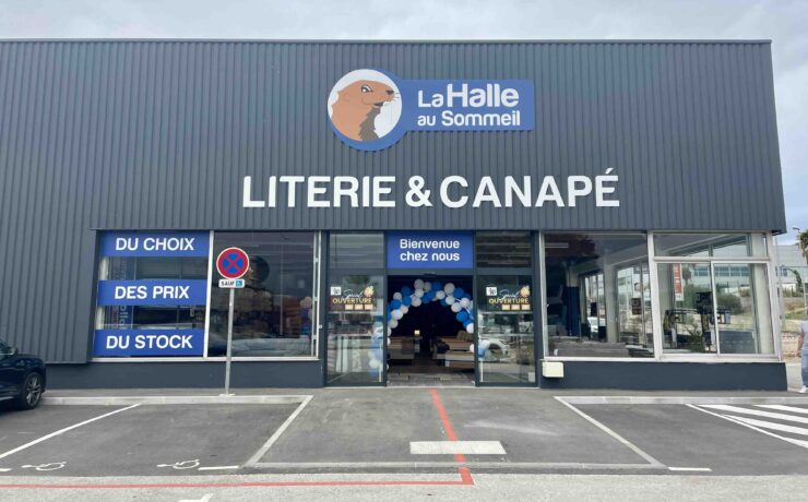 L’enseigne trentenaire a inauguré une nouvelle adresse sur la commune de La Valette-du-Var (83), à quelques encablures du centre-ville de Toulon, au cœur d’une zone commerciale déjà dotée de plusieurs enseignes d’ameublement et de décoration.