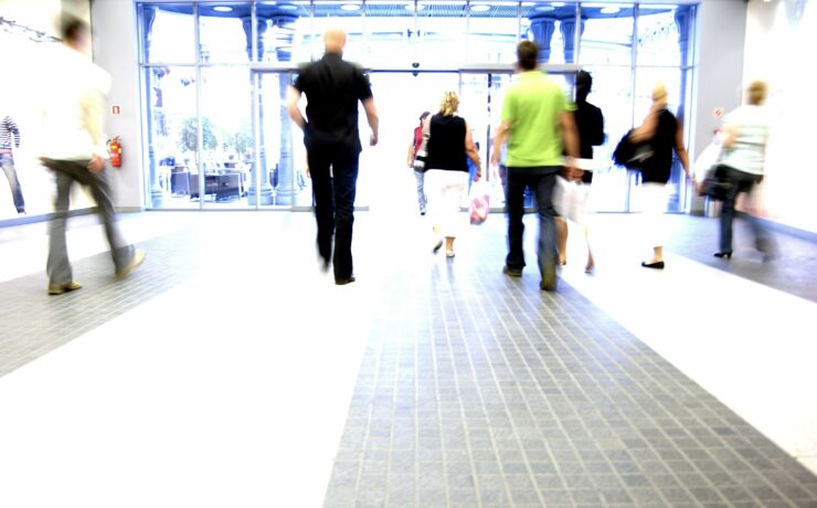 Sur neuf mois, l’activité des magasins du commerce spécialisé, tous secteurs confondus, progresse encore très légèrement en valeur par rapport à 2022 (+3,3 %). Ce qui signifie toutefois une stabilisation des volumes vendus, compte tenu, encore une fois, des hausses de prix mises en œuvre durant la période.