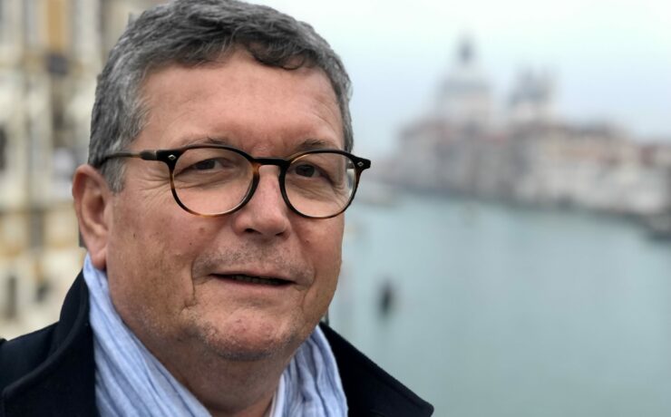 Michel Charrier, directeur commercial de l’UCEM, nous a quittés le 29 octobre dernier, à l’âge de 61 ans. Sa disparition, tellement brutale, laisse un grand vide. Mais aucun de ceux qui l’auront côtoyé des années durant, au fil de ses différentes fonctions au sein de ce secteur du meuble qu’il aimant tant, ne l’oublieront. Hommage.