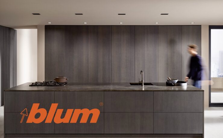L’Autrichien Julius Blum GmbH, entreprise familiale internationale spécialisée dans la fabrication et la commercialisation de ferrures de meubles (portes relevables, charnières, coulissants…), va profiter de sa présence sur le salon EspritMeuble (qui ouvre ses portes ce 18 novembre), pour présenter ses innovations, récemment ou prochainement disponibles sur le marché français. Avant-première.
