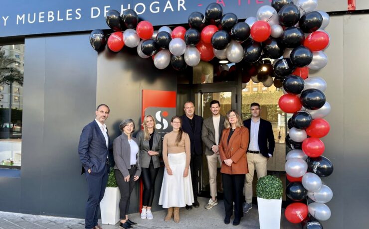 Déjà fort de 67 ouvertures de points de vente à fin octobre sur cette année 2023, le groupe Schmidt vient d’inaugurer son 82e magasin sous enseigne Schmidt en Espagne, le 10 novembre dernier, à Castellón… qui est aussi le 900e point de vente pour le fabricant-distributeur alsacien. Dans le cadre de son plan stratégique à 2030, celui-ci s’est fixé pour objectif d’atteindre les 1 000 magasins.