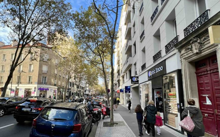 Sur neuf mois, l’activité des enseignes du commerce spécialisé en magasin, sur les marchés de l’équipement de la personne, de l’équipement de la maison et – nouveauté –, du sport, connaît des croissances très faibles en valeur par rapport à 2022 (entre +0,1 % et +1,5 %). Ce qui démontre la poursuite des baisses de volumes vendus, déjà constatées avant l’été.