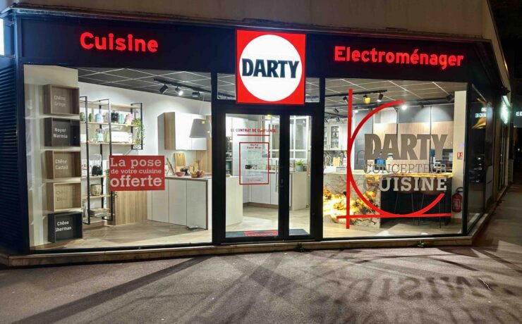 Créé par Rachid Haouli, le nouveau magasin “Darty Concepteur Cuisine” de Saint-Maur-des-Fossés (94) s'étend sur une surface de vente de 77 m2. Il est le 207e magasin sous cette enseigne et le 23e franchisé en région Île-de-France, où la bannière dédiée à la cuisine ne cesse de renforcer sa présence.