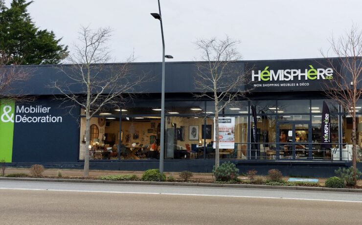 Ces deux nouveaux points de vente dédiés à l’ameublement et à la décoration intérieure, offrent différentes ambiances au cœur des tendances, pour tous les styles. Le groupe GRAM profite de cette double annonce pour faire savoir que l’enseigne Hémisphère Sud ouvrira deux autres magasins début 2024, à Montauban (82) et Niort (79).