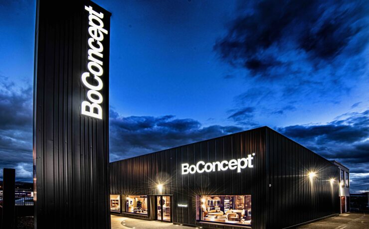 D’une superficie de 430 m2, divisée en douze “studios” (dont un “hotspot”), ce nouvel espace accueille la clientèle dans un cadre immersif. Il se situe sur la commune d’Aubière, au n° 124 de l’avenue de Cournon, au sud-est de Clermont-Ferrand. Un emplacement stratégique, qui vient accroître la présence de la marque danoise dans l’Hexagone.