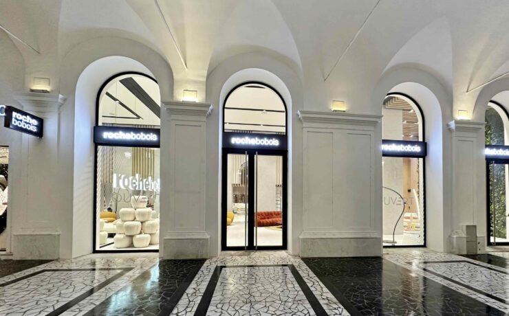 La marque-enseigne Roche Bobois poursuit son développement en France, avec l’ouverture d’un nouveau magasin sur la place Masséna de Nice (06) et hors de nos frontières, avec l’inauguration d’un point de vente à Bâle. L’autre bannière du groupe, Cuir Center, a quant à elle ouvert une nouvelle unité au sein du centre commercial “Cap 3000”, sur la commune de Saint-Laurent-du-Var (06).