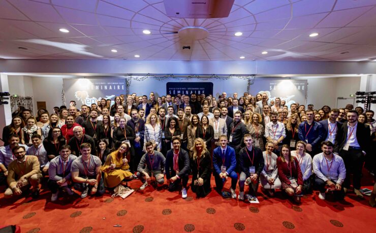 Après une présence remarquée sur le salon EspritMeuble (en partenariat avec le groupe Maxiam), au mois de novembre dernier, l’enseigne Envia Cuisines, qui se dit déterminée à s’imposer comme l’un des acteurs majeurs de la cuisine aménagée, a organisé son séminaire annuel les 3 et 4 décembre derniers. L’occasion d’annoncer, entre autres, un retour à la télé… d’ores et déjà effectif !