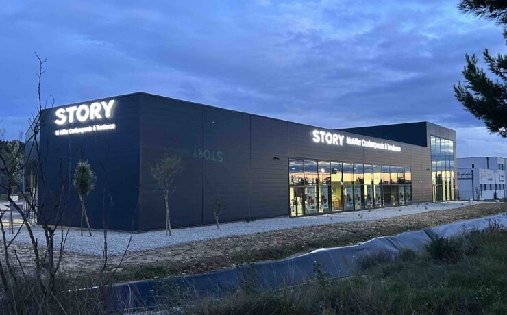 Sur le plan de la communication, 2023 a vu l’enseigne Story apparaître à la télévision avec, à la clé, quelque 24 millions de vues en replay et TV segmentée, sur les chaînes de France Télévisions, TF1 et M6 (en access et prime time). Côté développement, le spécialiste du mobilier contemporain et tendance affiche de fortes ambitions pour 2024.
