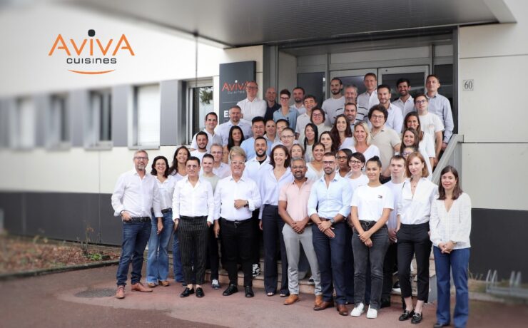 Forte de 117 points de vente en France à ce jour, l’enseigne Cuisines AvivA, qui a réalisé 14 ouvertures de magasins l’année dernière (dont une première en Outre-Mer), sera présente sur le prochain salon “Franchise Expo Paris”, du 16 au 18 mars prochain. Mais ce n’est pas tout : ses dirigeants disent avoir adopté une stratégie puissante en 2024, pour porter les ambitions de la marque.