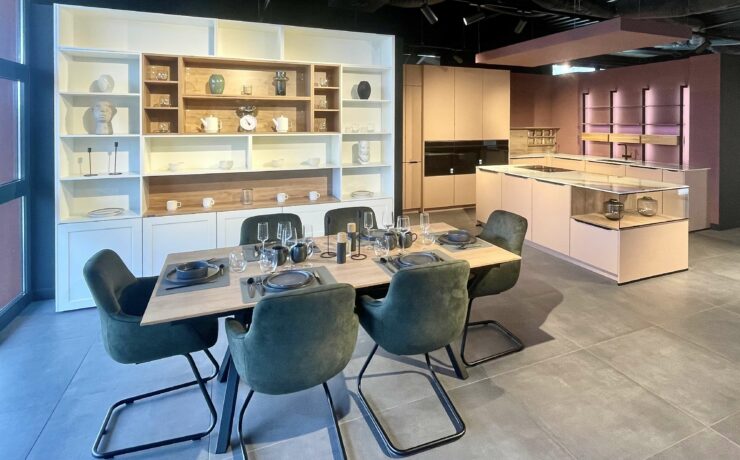 À la tête de ce nouveau showroom de 300 m2 : Corentin Gallois, un adhérent doté d’une solide expérience dans le domaine de la cuisine et de l'équipement d'intérieur. L’entrepreneur, déjà propriétaire de deux autres magasins Noblessa en région parisienne, poursuit son aventure avec la marque.