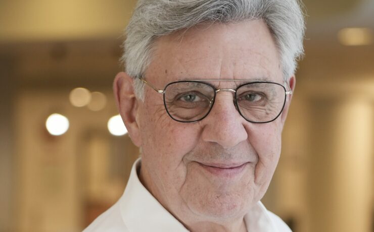 Diplômé de l’ESSEC, Alain Grimm-Hecker était une figure et un expert du secteur de l’électroménager, au sein duquel il a commencé sa carrière et qu’il n’a plus quitté. Engagé en faveur du collectif, il a notamment été président du Gifam (“Groupement des marques d’appareils pour la maison”) à trois reprises, entre 1994 et 2008.