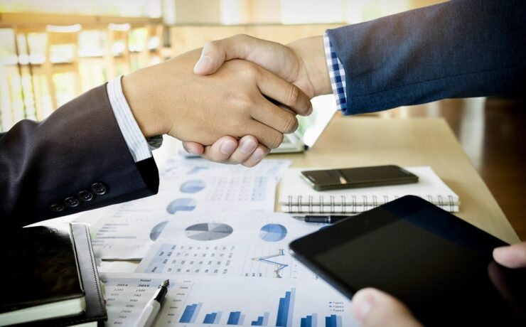 Dans la période économique difficile et incertaine que nous traversons, l’augmentation très importante du nombre de points de vente en franchise (entre autres indicateurs à la hausse), prouve une nouvelle fois que les entrepreneurs, franchiseurs et franchisés, ont bien compris les atouts du modèle de commerce organisé qu’est la “franchise”.