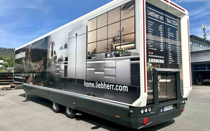 Pour la nouvelle division hexagonale du fabricant allemand spécialiste du froid, cette initiative stratégique est l’occasion d’aller à la rencontre de ses distributeurs et de ses clients, sur le terrain, afin de leur présenter ses dernières innovations. Grâce à ce roadshow, intitulé “Road to Freshness”, qui a débuté le 25 avril dernier à Strasbourg (67) et s’achèvera fin juin prochain, le camion Liebherr aura traversé 19 villes.