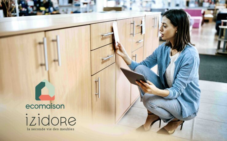 Dans le cadre de ses missions, l’éco-organisme Ecomaison aide les professionnels adhérents à atteindre les objectifs édictés par la loi AGEC et à être en conformité, en proposant notamment de nombreux outils et services pour la reprise. Parmi ceux-ci figurent désormais “izidore PRO”, une offre développée par izidore permettant aux marques, aux distributeurs et aux magasins, de lancer leur solution de seconde vie clé en main.